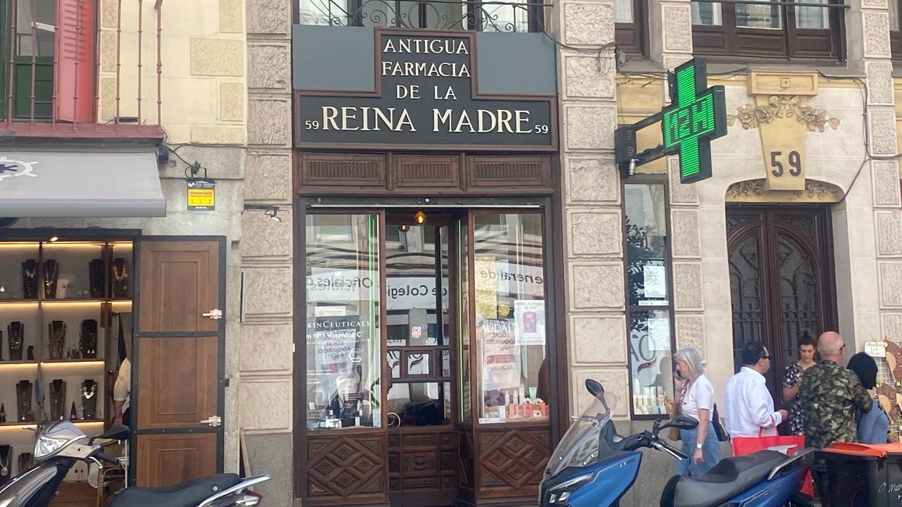 El Comercio más antiguo de Madrid: Antigua Farmacia de la Reina Madre